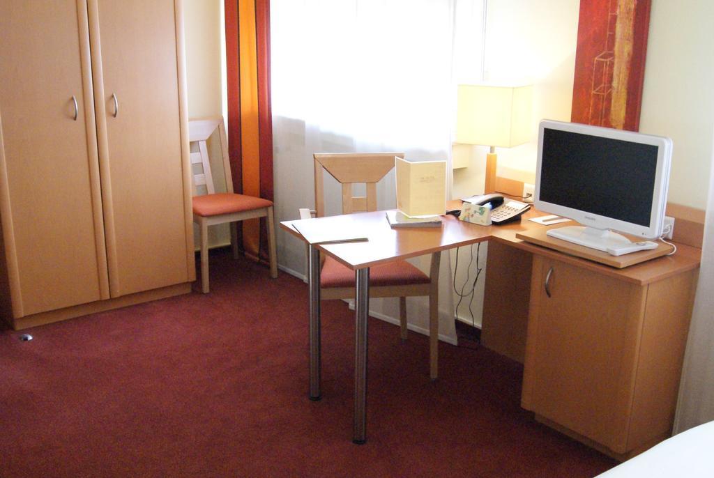 Logis Hotel Acacia Esch-sur-Alzette Eksteriør bilde