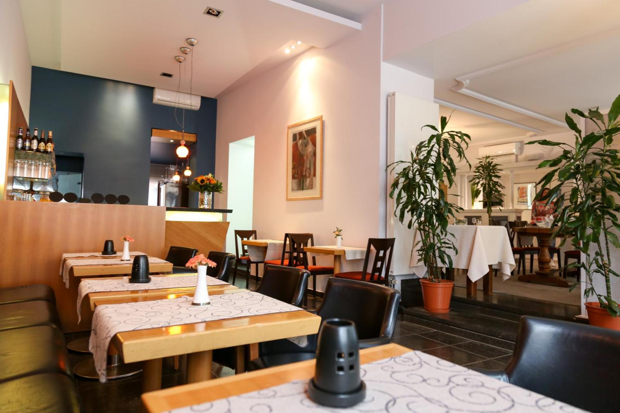 Logis Hotel Acacia Esch-sur-Alzette Eksteriør bilde
