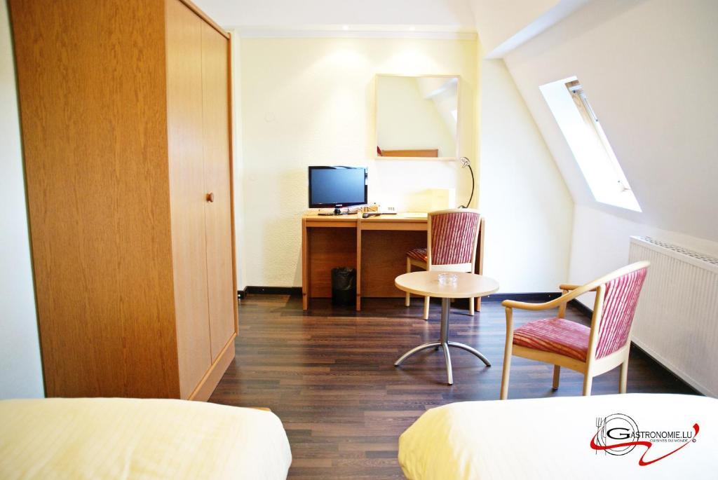 Logis Hotel Acacia Esch-sur-Alzette Rom bilde